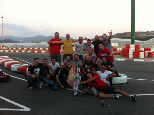  addio al celibato nel circuito di kart 